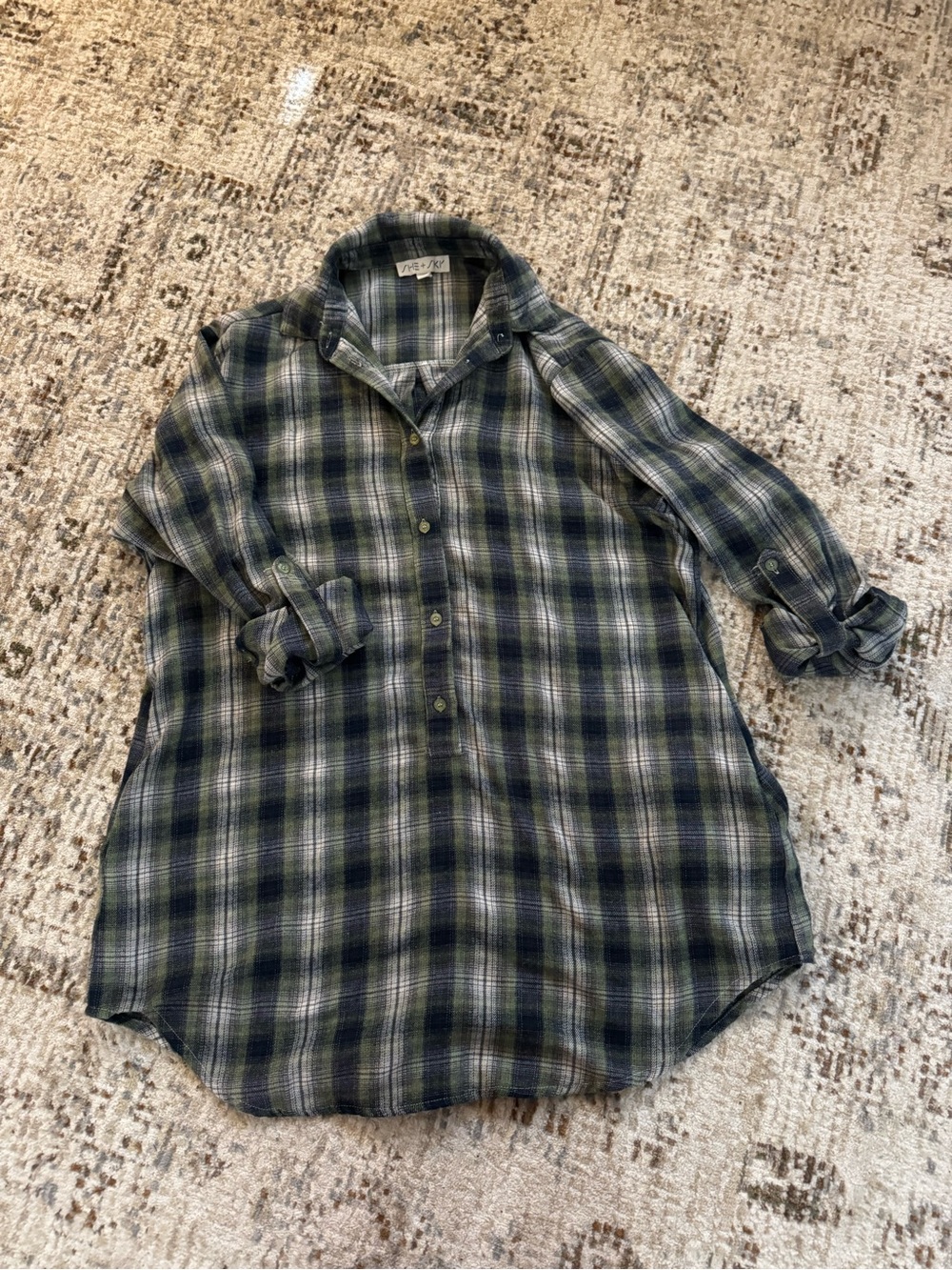 She + Sky Green & Navy Plaid Button-Up Shirt